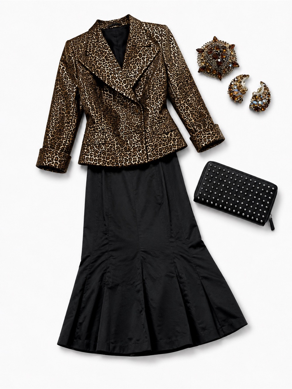 Vintage glam with a little edge 🖤✨